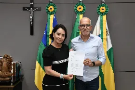 Emília Corrêa entrega à PMA lista com nomes da comissão de transição