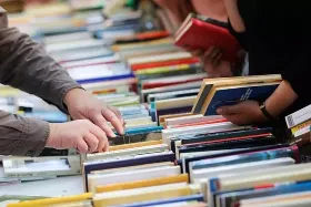 Procon Aracaju divulga pesquisa de preços dos livros mais vendidos